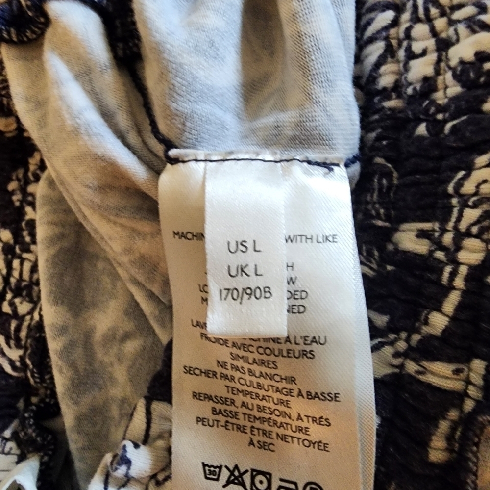 By Anthropologie Floral Tropical Print Shorts Size Large Navy Resort Vacatiom - Picture 7 of 7